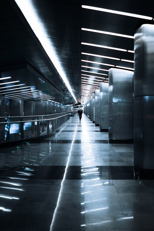Foto d'estoc gratuïta de disseny d'interiors, estació del metro, il·luminat