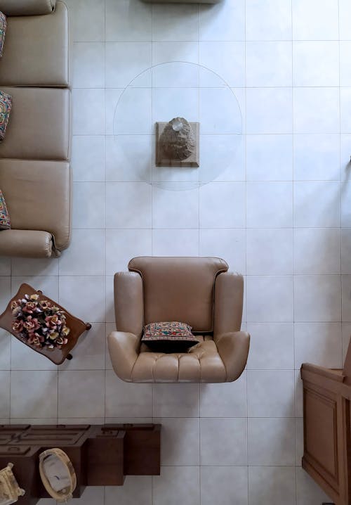 Foto profissional grátis de cadeira de sofá, couro, dentro de casa