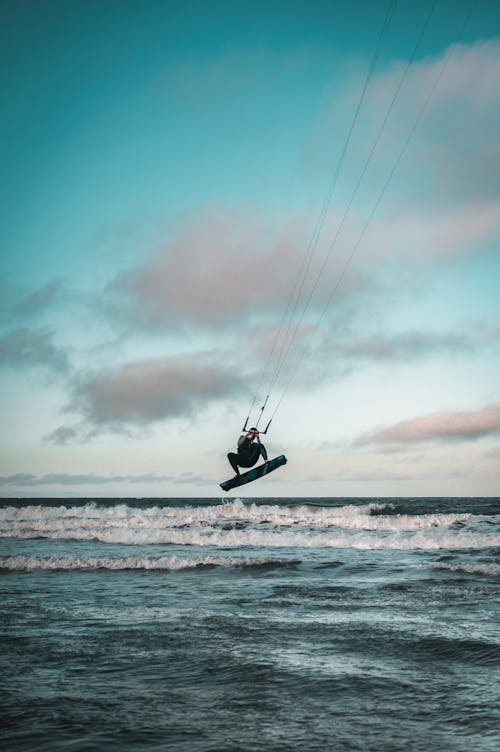 Foto d'estoc gratuïta de cel blau, kite surfer, kitesurf