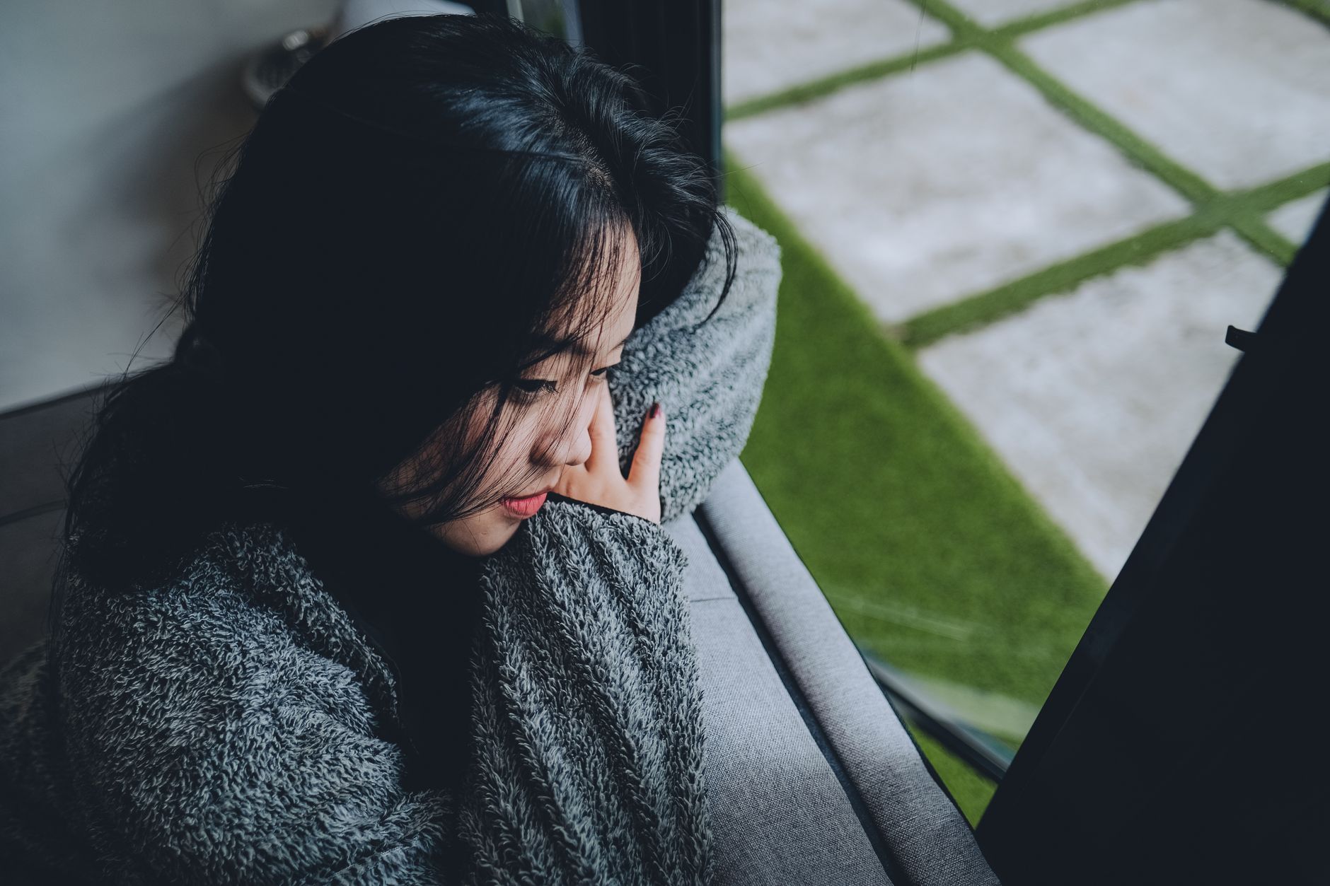 Một vài phút nhìn ra ngoài cửa sổ có thể làm mới tư duy hiệu quả.
