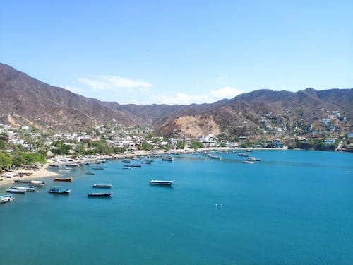 Immagine gratuita di barche, cielo azzurro, colombia