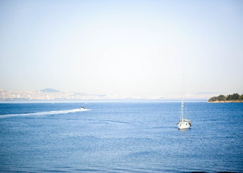 Gratis stockfoto met boot, golfjes, mooi uitzicht