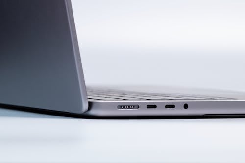 Δωρεάν στοκ φωτογραφιών με laptop, macbook pro 14, γκρο πλαν