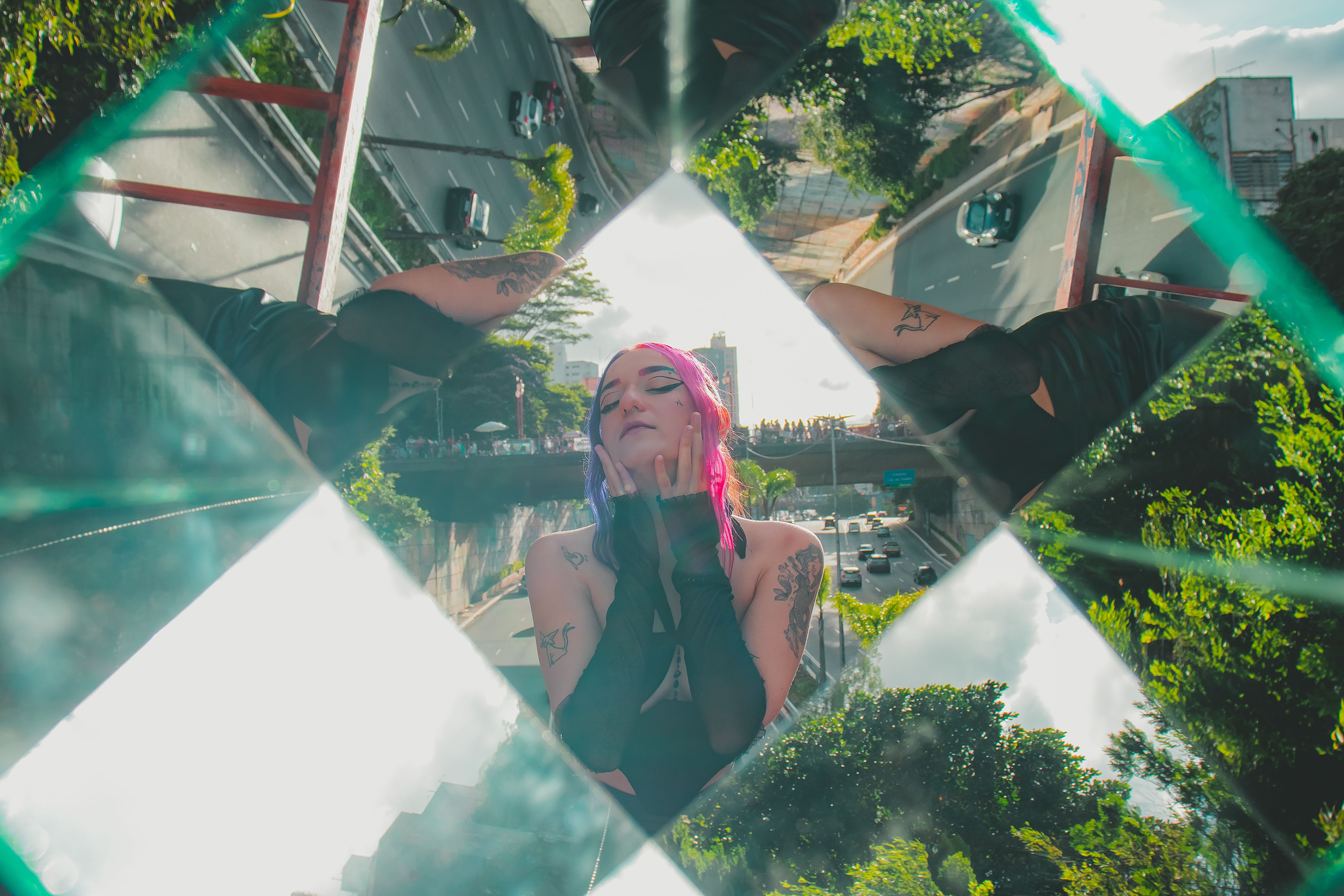 GREEN.L 72mm Kaleidoscope Prism Lens Filter - Creative Crystal Effect For Photography — Photo by Rafael  Santos on Pexels