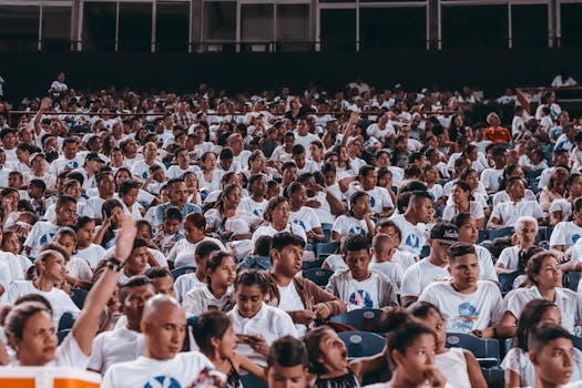 Immagine gratuita di affollato, camicie bianche, celebrazione