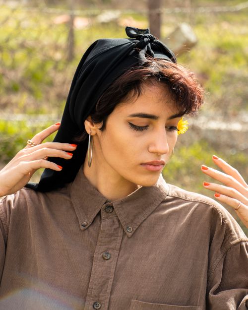 Free Elegant woman with headscarf outdoors, showcasing beauty and style. Stock Photo