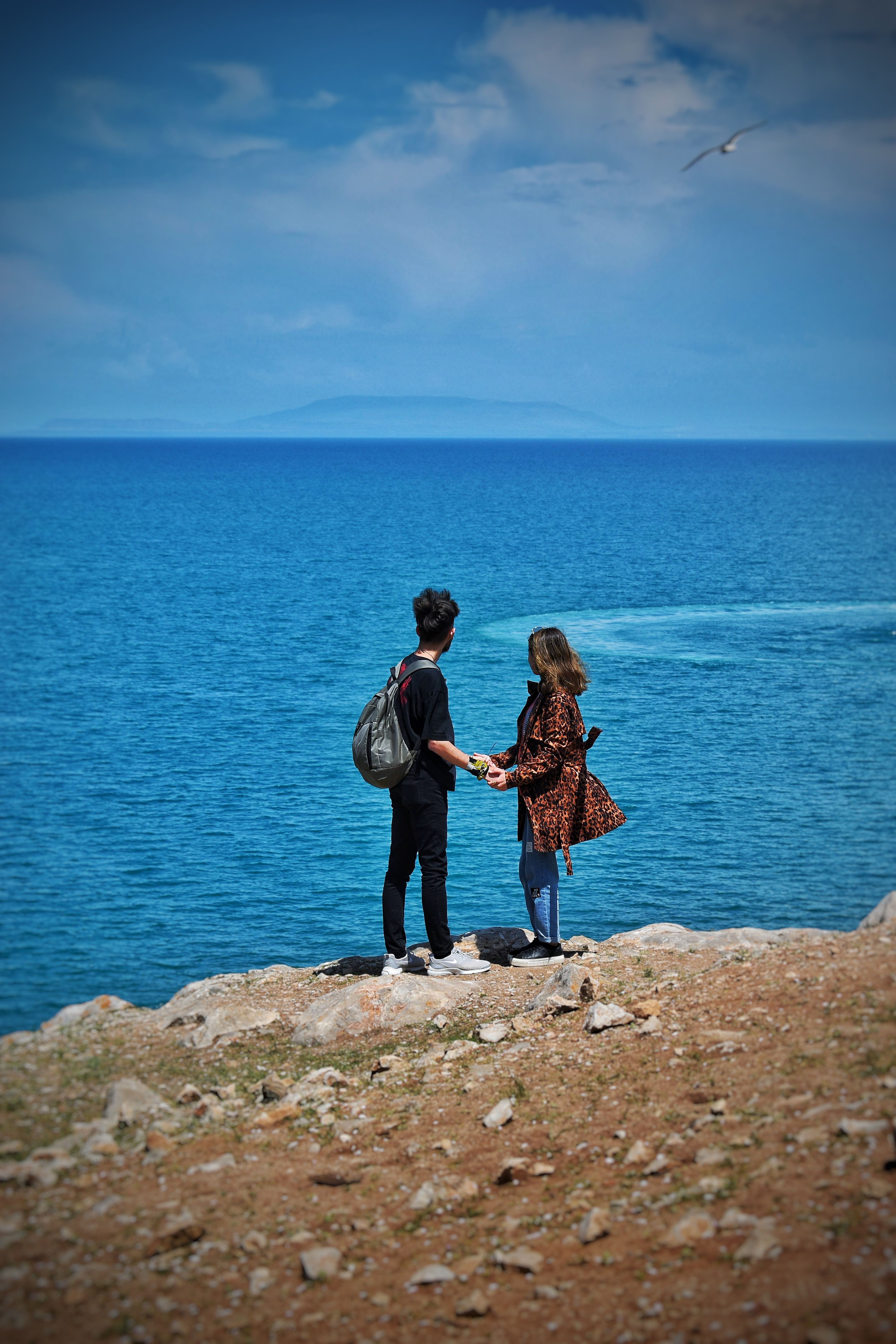 Online dating: starting a conversation on a niche platform