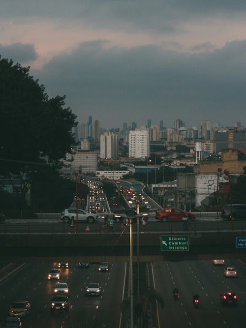 Moving Cars on an Expressway