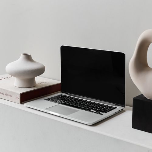 Studio workspace composition — Claire Ló on Pexels