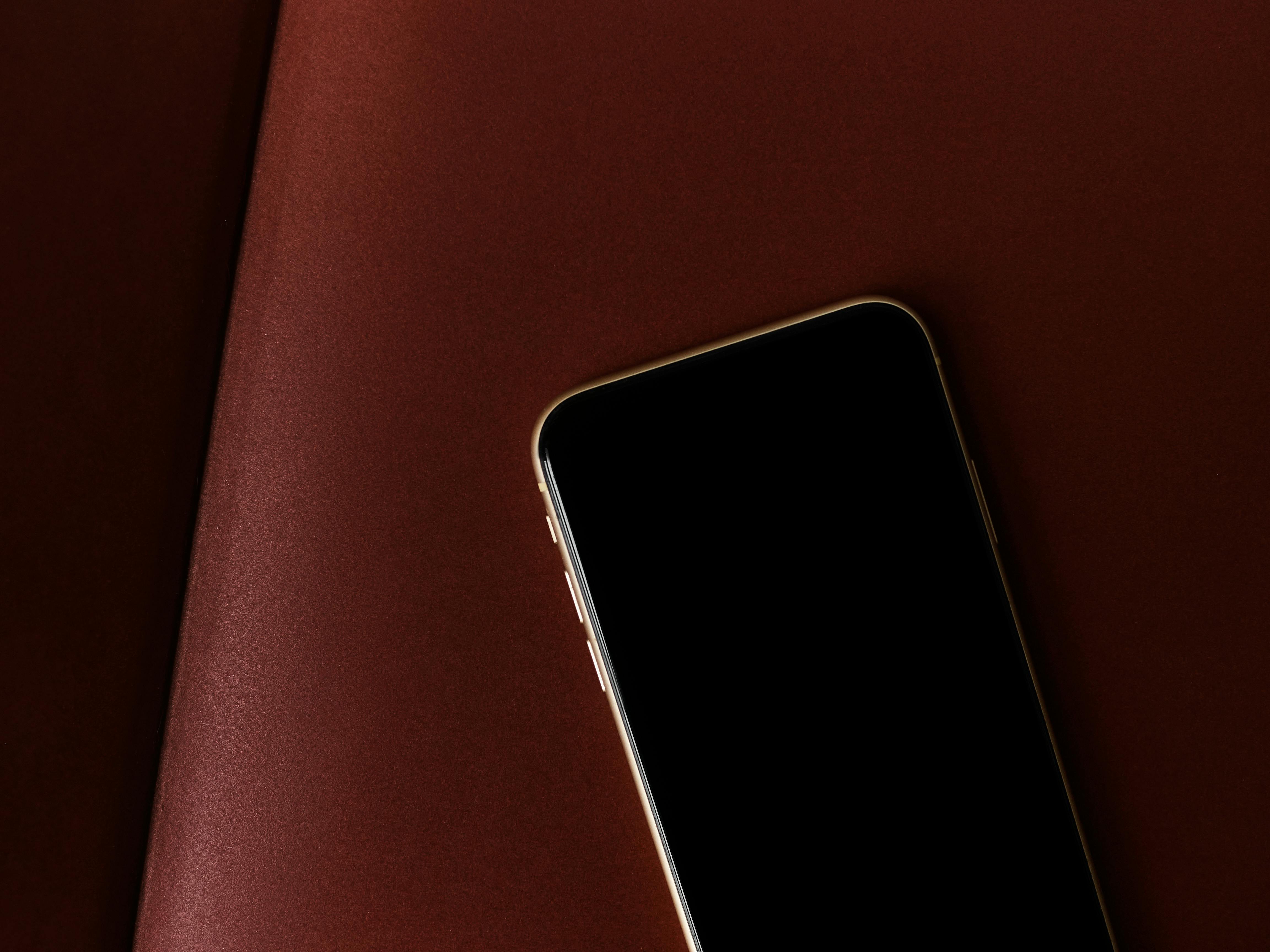 Digital Minimalism in 2025: How a Tech Detox Can Transform Your Productivity Lifestyle — Photo by Claire  Ló on Pexels