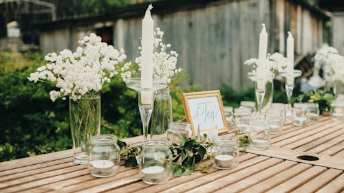 Gratis stockfoto met elegantie, glazen dingen, houten tafel