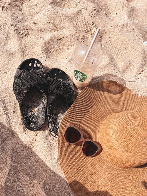 Photos gratuites de au-dessus de la tête, chapeau de soleil, chaussures