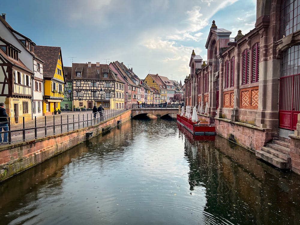 Gratis stockfoto met architectuur, brug, gebouwen