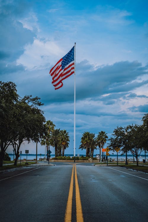 bezplatná Základová fotografie zdarma na téma americká vlajka, asfalt, prázdný Základová fotografie