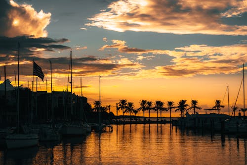 Foto profissional grátis de área de ancoragem, céu alaranjado, fotografia da natureza