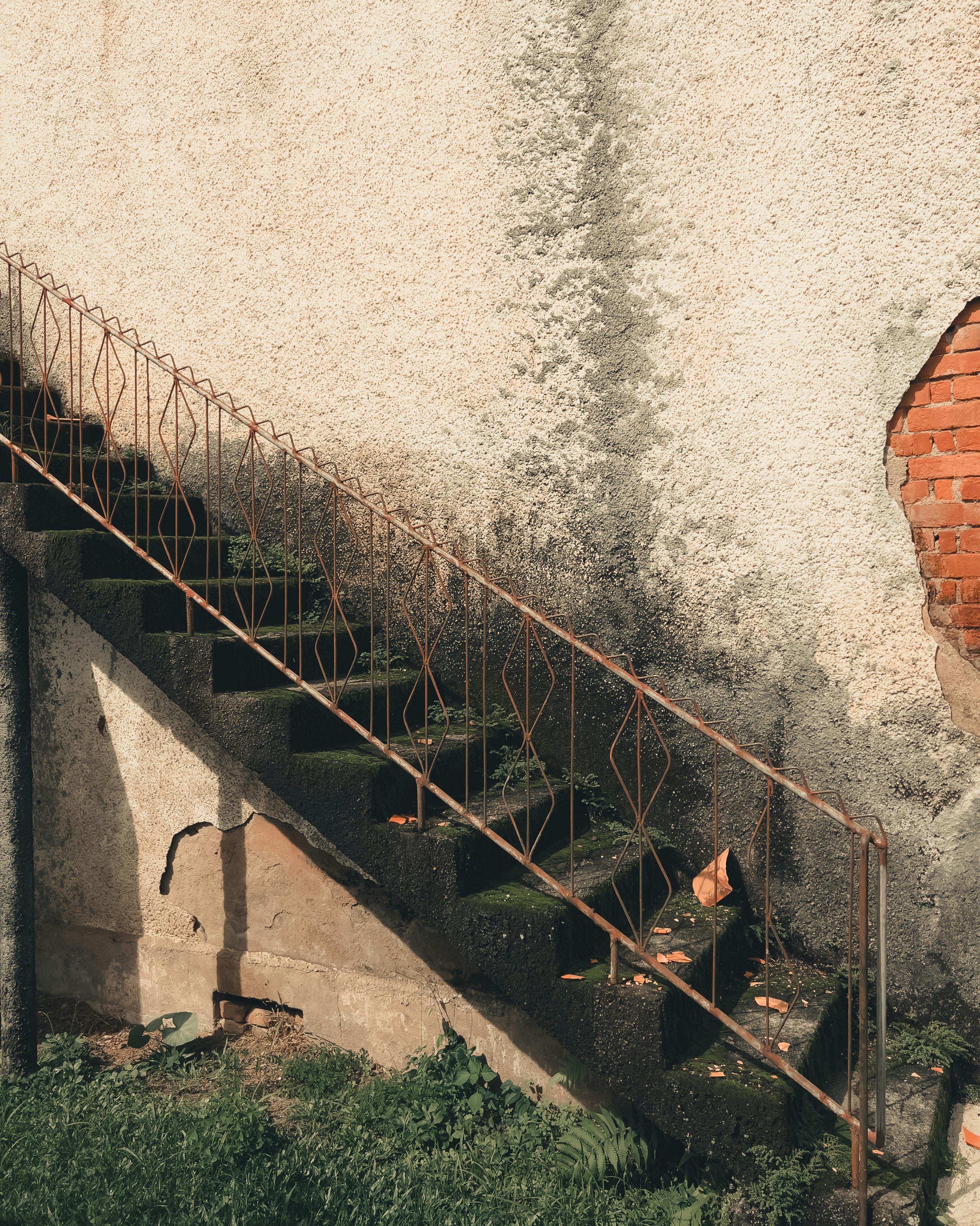 Mossy Steps on Building Facade · Free Stock Photo