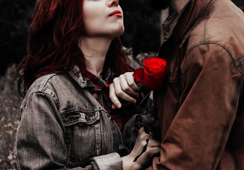 Online dating: starting a conversation on a niche platform