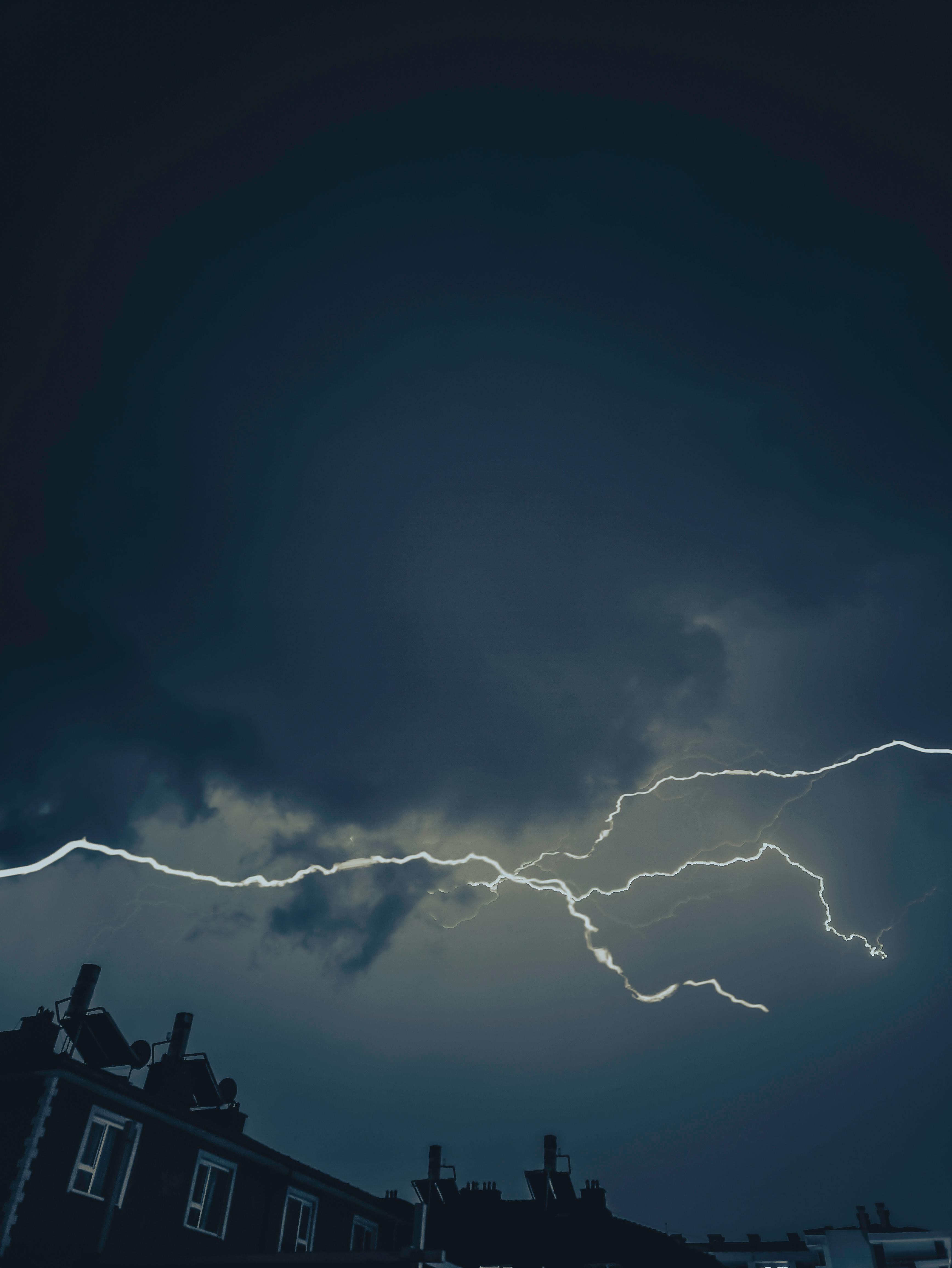 Stunning capture of a nighttime thunderstorm with lightning over city rooftops in Yazır, Konya.