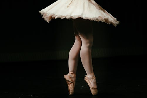 bezplatná Základová fotografie zdarma na téma balerína, balet, baletní obuv Základová fotografie