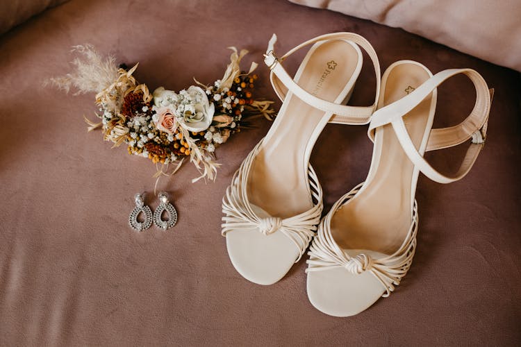 Shoes And Accessories For Wedding Ceremony