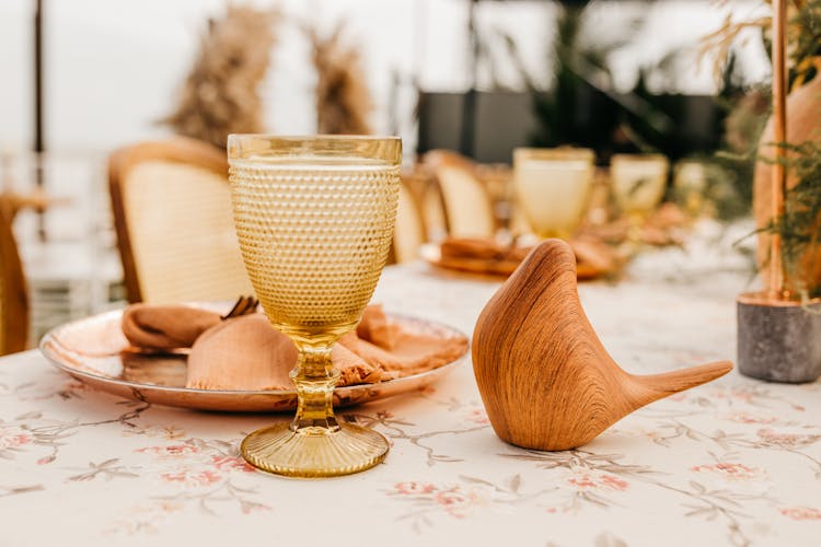 Elegant Dinner Table Setting 