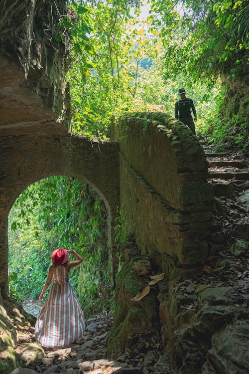 açık hava, adımlar, dikey atış içeren Ücretsiz stok fotoğraf