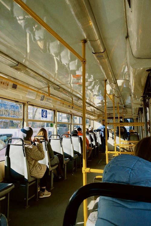 Základová fotografie zdarma na téma dojíždějící, jízda autobusem, lidé