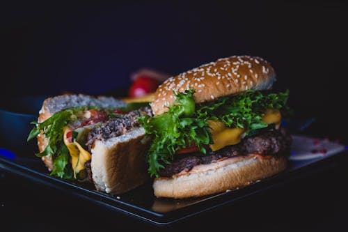Ücretsiz Cheese Burger'ın Seçici Odak Fotoğrafı Stok Fotoğraflar