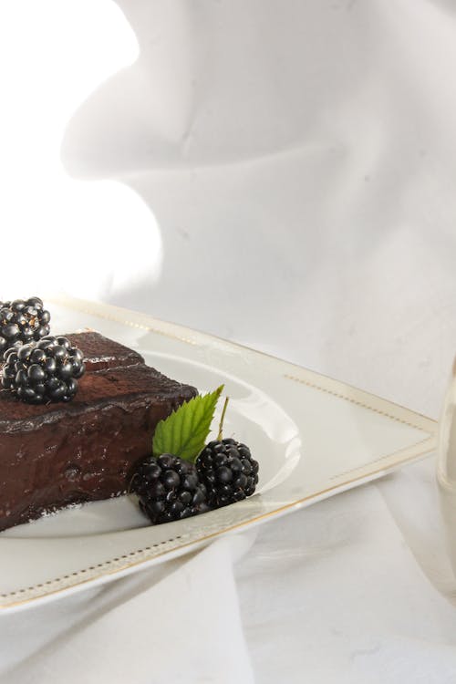 Gratis stockfoto met blackberries, cake, chocolade