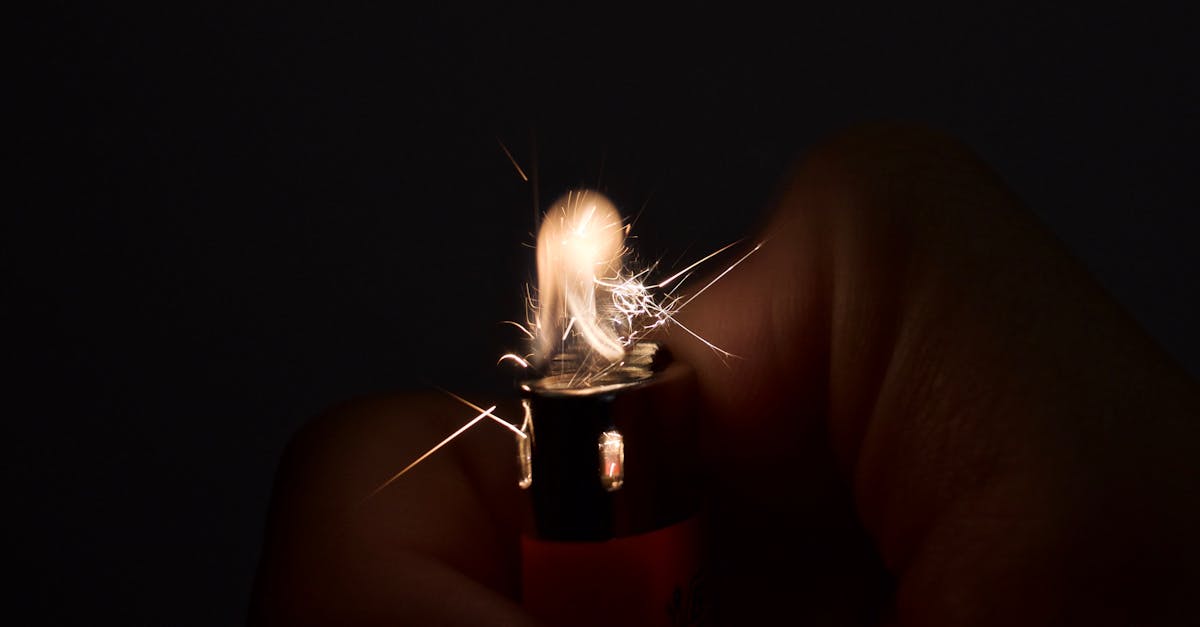 Kostenloses Foto zum Thema feuer, feuerzeug, funken