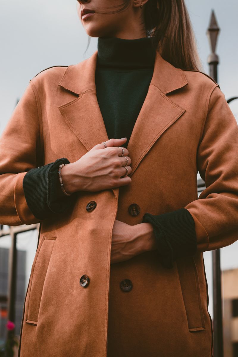 Woman in brown trench coat and black turtleneck, autumn street style