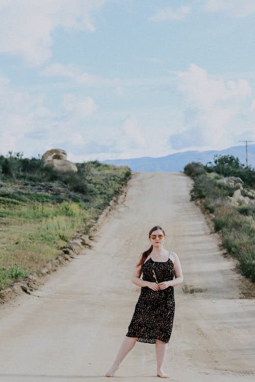 Immagine gratuita di campagna, campo, donna