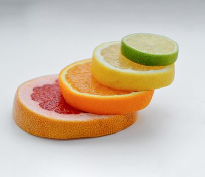 Colorful stack of citrus slices - grapefruit, orange, lemon, lime - showcasing freshness and health benefits., free online jigsaw puzzle on JigsawPuzzlesFreeOnline.org