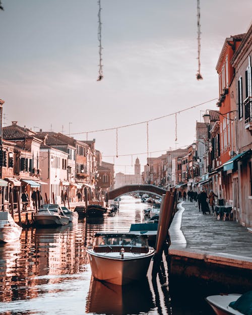 Безкоштовне стокове фото на тему «будівлі, Венеція, вертикальні постріл»