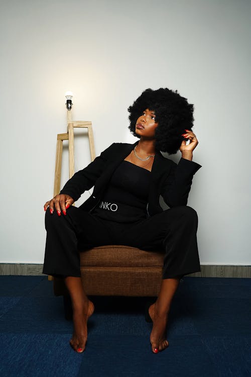 Imagine de stoc gratuită din afro păr, contemporan, cu picioarele goale