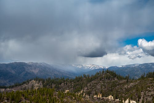 Clouds above Mountains 