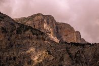 Petite montagne sous les nuages