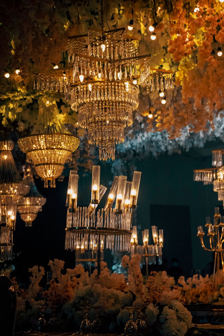 Chandeliers Lights In Luxury Design