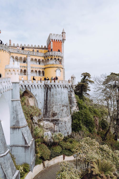 Foto profissional grátis de arquitetura, castelo, colina