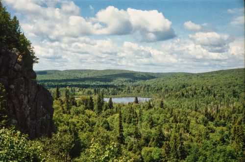 Free Breathtaking view of dense forests, hills, and a serene lake in South Dakota, USA. Stock Photo