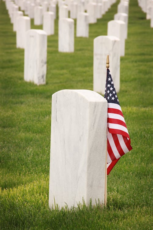 Free Flag Of U.S.A. Standing Near A Tombstone Stock Photo