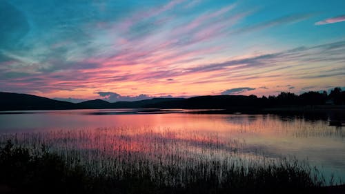 Gratis arkivbilde med daggry, dramatisk himmel, elv