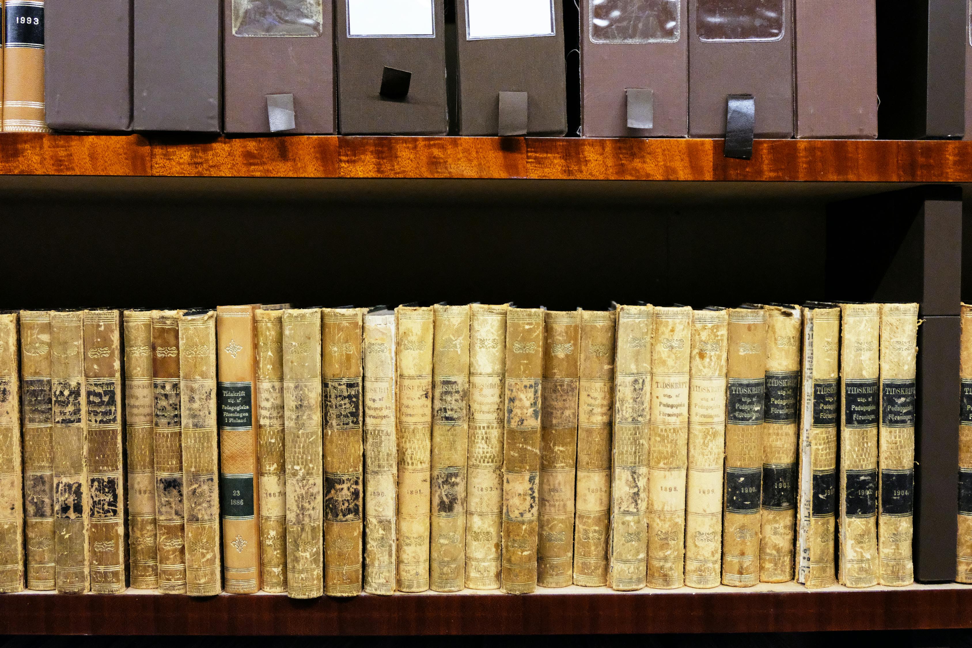 书架最近阅读的小说免费 pexels-photo-1202853.jpeg?auto=compress&cs=tinysrgb&h=750&w=1260&dpr=3