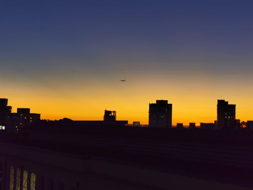 Základová fotografie zdarma na téma městské oblohy, večerní slunce