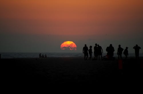 Kostnadsfri bild av människor, silhuett, solnedgång
