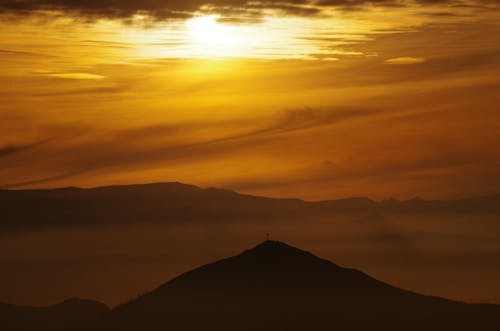 Foto d'estoc gratuïta de alba, boira, capvespre