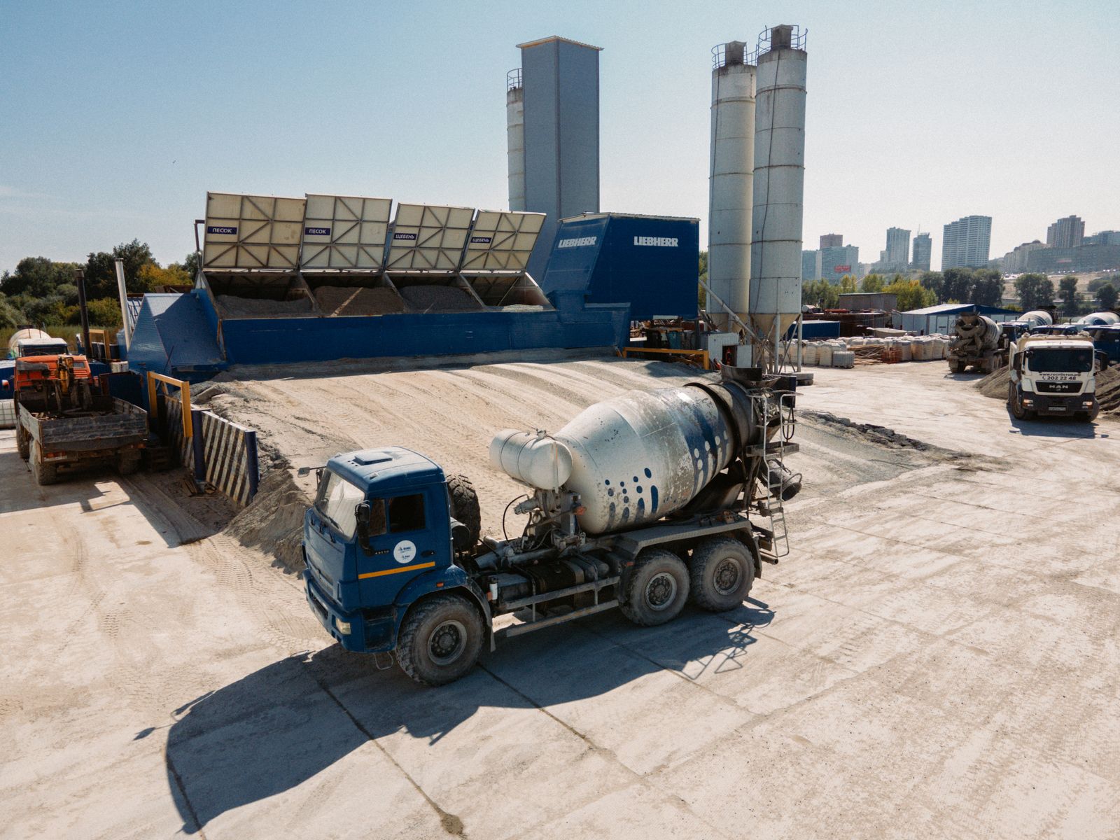 Ready-mix concrete batching plant