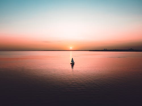 Foto profissional grátis de barco a vela, horizonte, mar