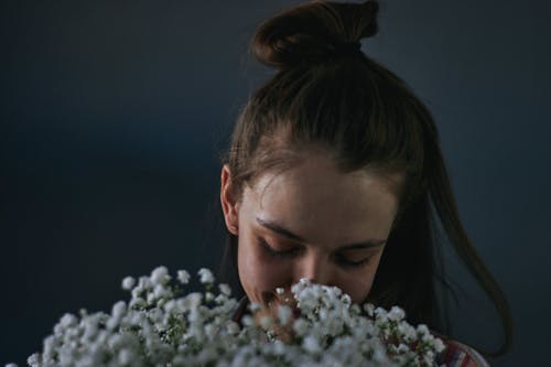 Free Woman Holding a Bunch of Flowers Stock Photo