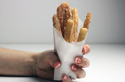 Foto profissional grátis de cheio de cor, churros, delicioso